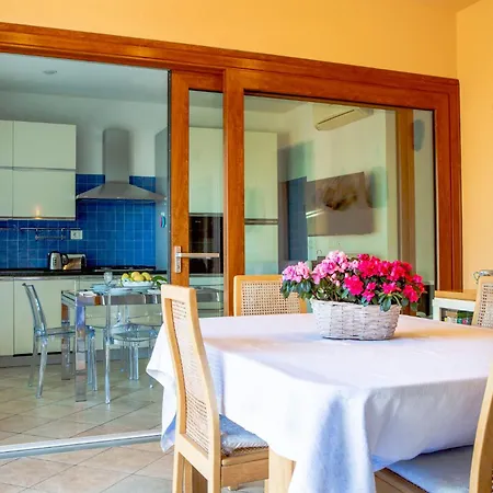 Con Barbecue Con Giardino Vista Mare פולה